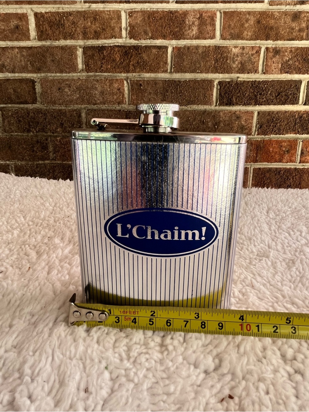 Stainless Steel Hip Flask with Textured Silver Wrap L’Chaim (Jewish for To Life) - Picture 4 of 6